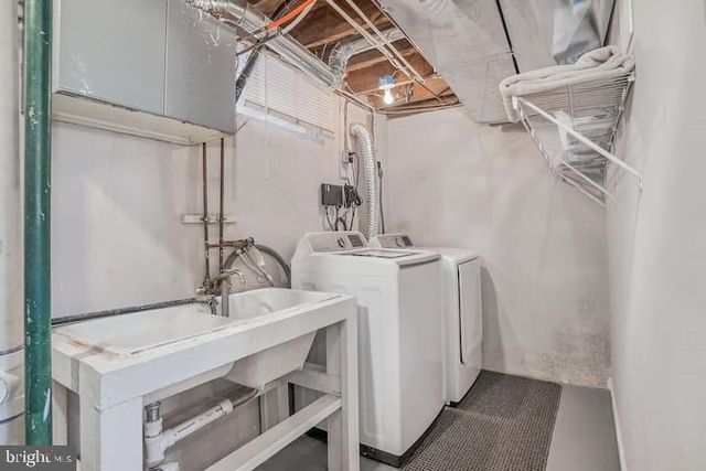 5812 N KINGS HWY, Alexandria, VA 22303