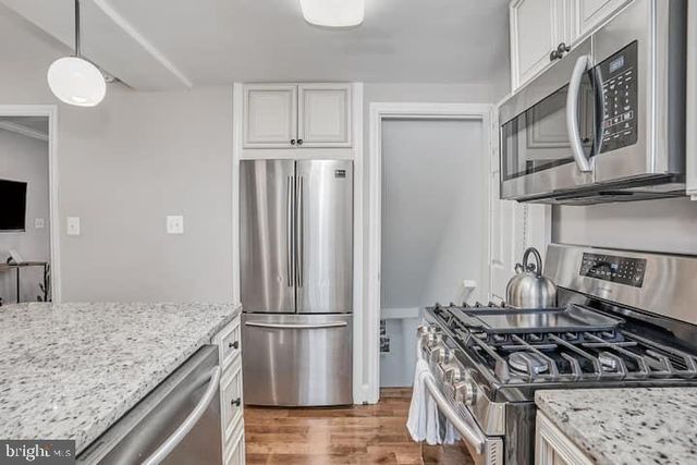 5812 N KINGS HWY, Alexandria, VA 22303