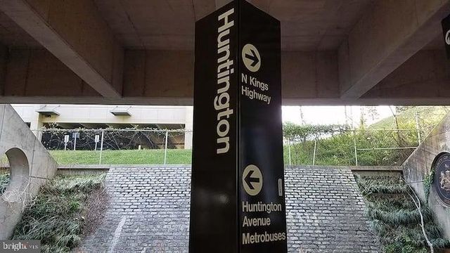 5812 N KINGS HWY, Alexandria, VA 22303