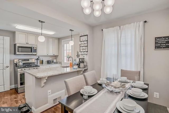 5812 N KINGS HWY, Alexandria, VA 22303