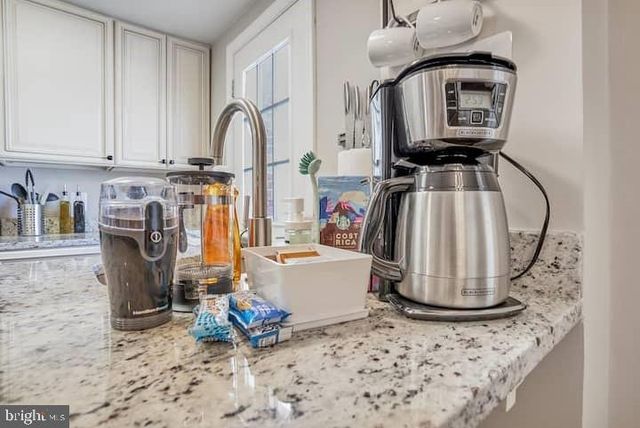 5812 N KINGS HWY, Alexandria, VA 22303