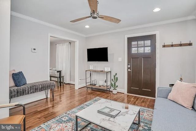 5812 N KINGS HWY, Alexandria, VA 22303