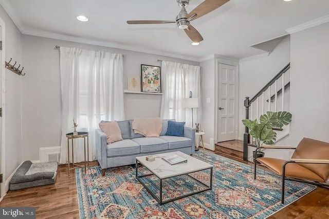 5812 N KINGS HWY, Alexandria, VA 22303