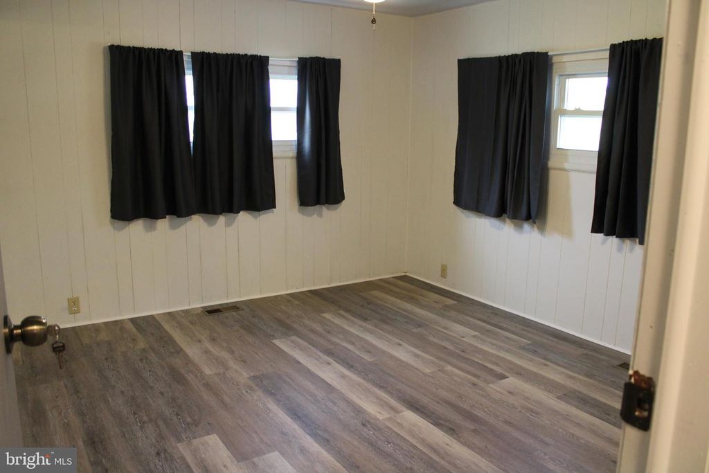 Image 14 of property listing at 3730 HUNTING CREEK RD, Huntingtown, MD 20639