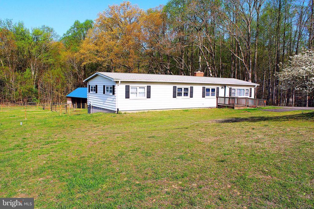 Image 2 of property listing at 3730 HUNTING CREEK RD, Huntingtown, MD 20639