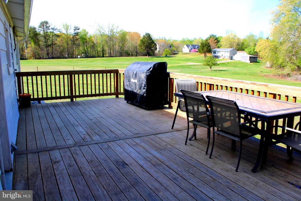 Image 20 of property listing at 3730 HUNTING CREEK RD, Huntingtown, MD 20639