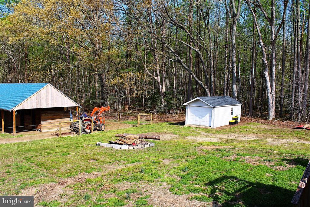 Image 22 of property listing at 3730 HUNTING CREEK RD, Huntingtown, MD 20639