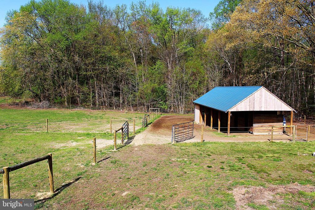 Image 23 of property listing at 3730 HUNTING CREEK RD, Huntingtown, MD 20639