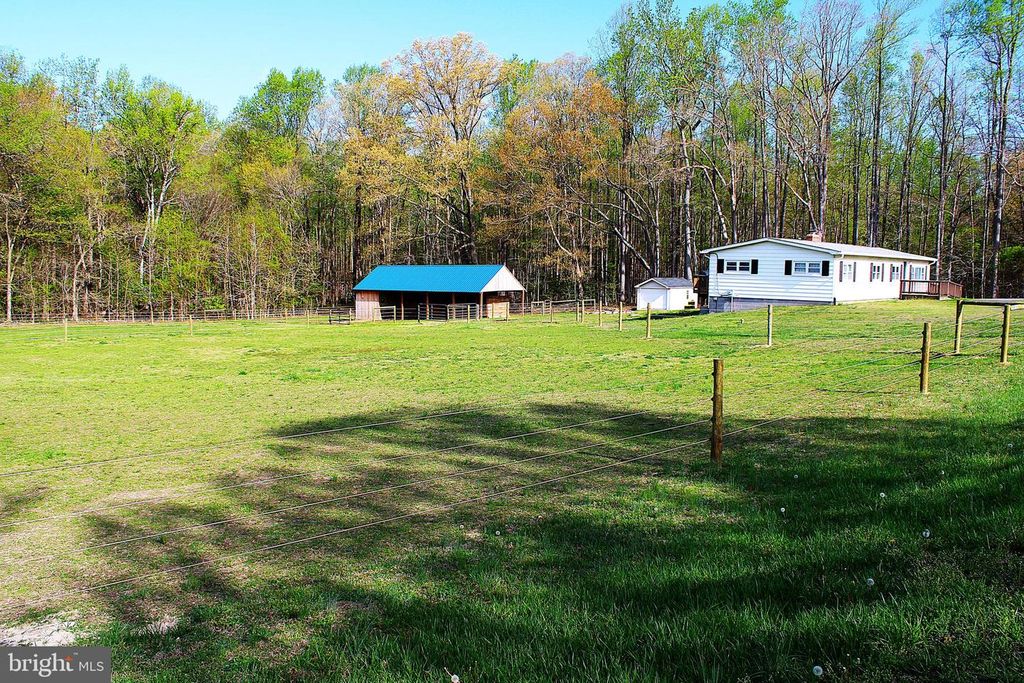 Image 24 of property listing at 3730 HUNTING CREEK RD, Huntingtown, MD 20639