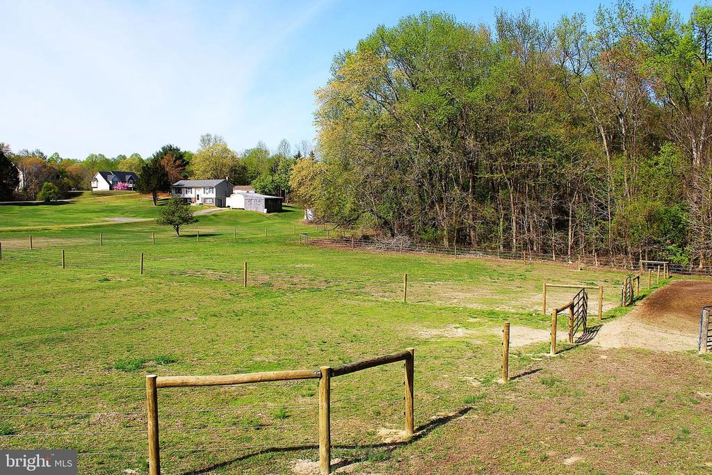 Image 25 of property listing at 3730 HUNTING CREEK RD, Huntingtown, MD 20639