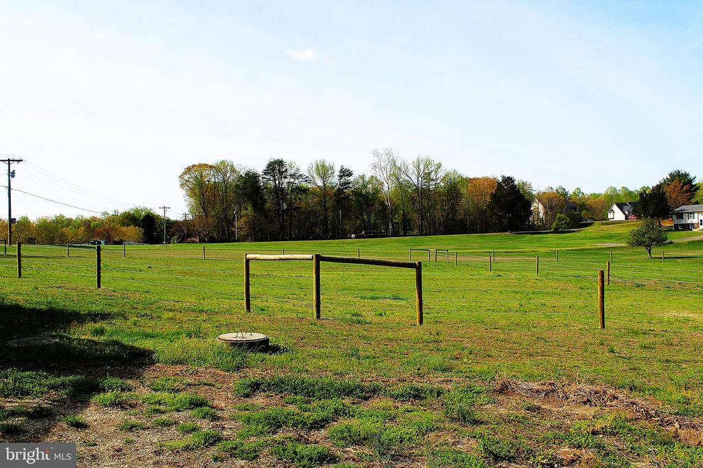 Image 27 of property listing at 3730 HUNTING CREEK RD, Huntingtown, MD 20639