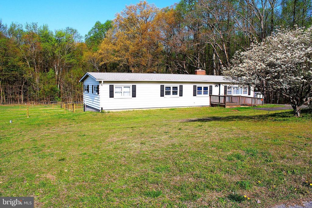Image 3 of property listing at 3730 HUNTING CREEK RD, Huntingtown, MD 20639