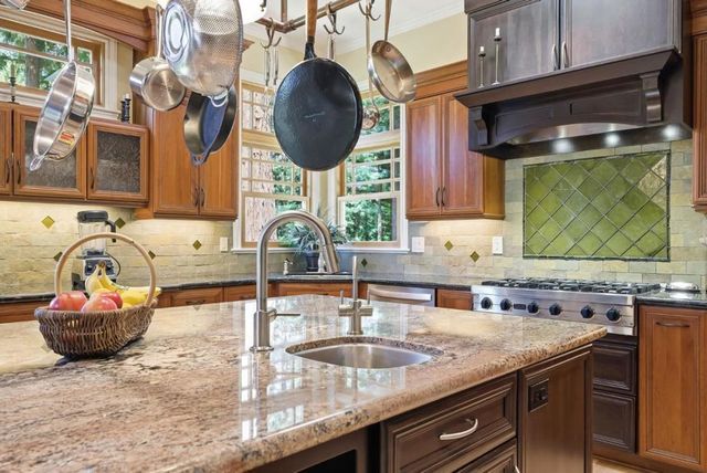 24431 Soquel San Jose Road, Los Gatos, CA 95033