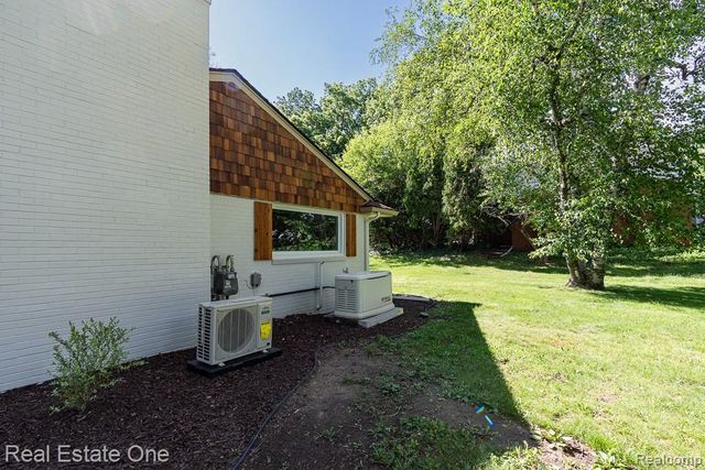 1430 Stockport Drive, Rochester Hills, MI 48309