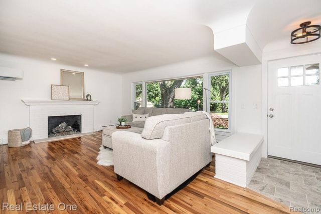 1430 Stockport Drive, Rochester Hills, MI 48309