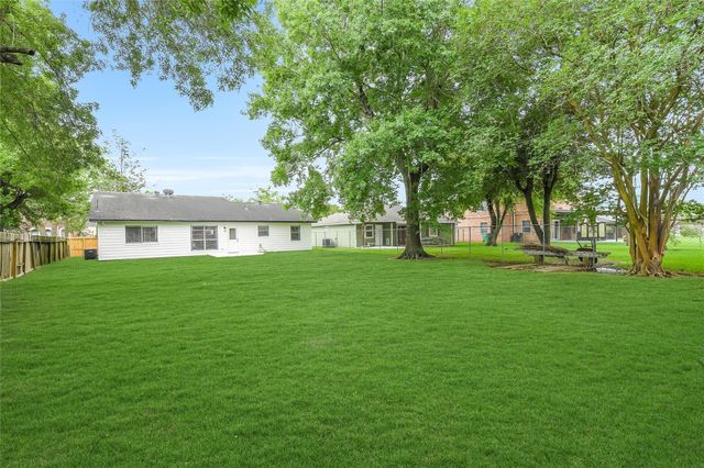 8333 Lanham Lane, Houston, TX 77075