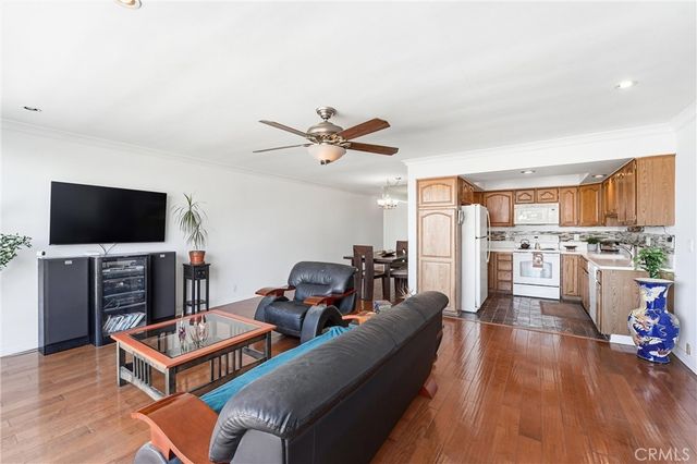 383 Bay Shore Avenue 307, Long Beach, CA 90803
