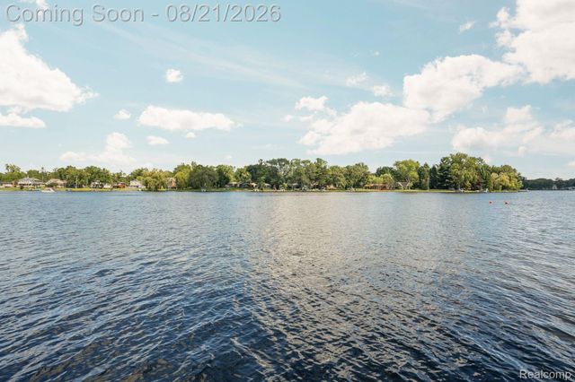 5958 Bullard Road, Hartland Township, MI 48430