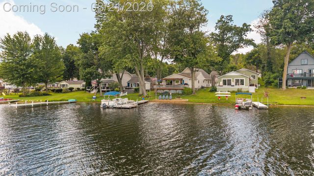 5958 Bullard Road, Hartland Township, MI 48430