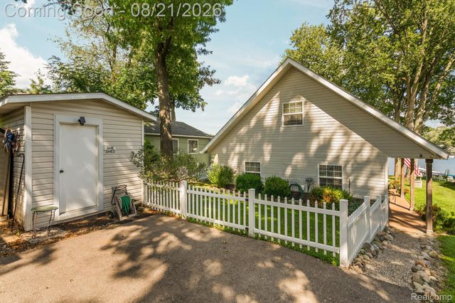 5958 Bullard Road, Hartland Township, MI 48430