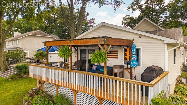 5958 Bullard Road, Hartland Township, MI 48430