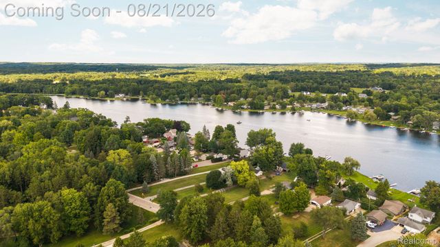 5958 Bullard Road, Hartland Township, MI 48430