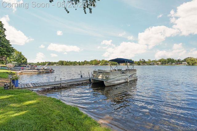 5958 Bullard Road, Hartland Township, MI 48430