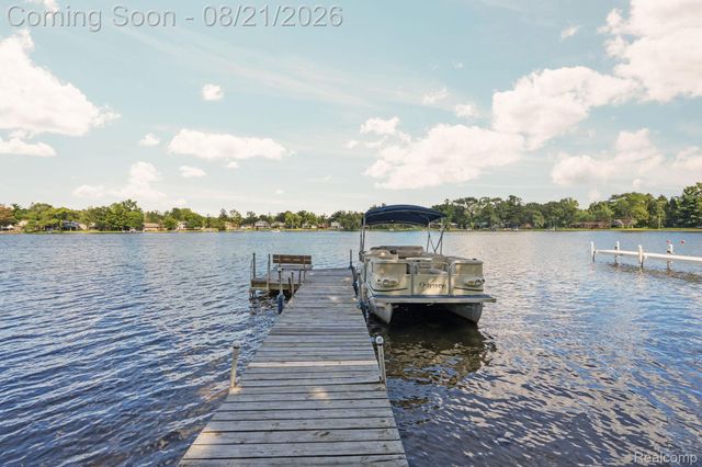 5958 Bullard Road, Hartland Township, MI 48430