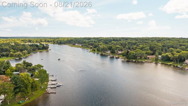 5958 Bullard Road, Hartland Township, MI 48430