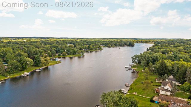 5958 Bullard Road, Hartland Township, MI 48430