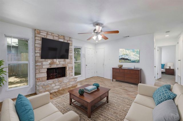 703 Country Aire DR B, Round Rock, TX 78664