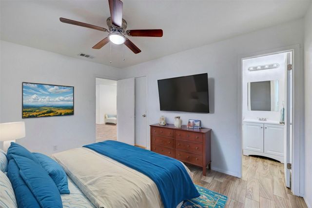 703 Country Aire DR B, Round Rock, TX 78664