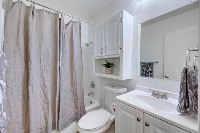 703 Country Aire DR B, Round Rock, TX 78664