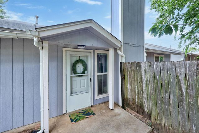 703 Country Aire DR B, Round Rock, TX 78664