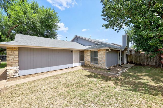 703 Country Aire DR B, Round Rock, TX 78664