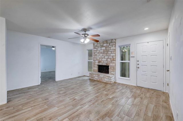 703 Country Aire DR B, Round Rock, TX 78664