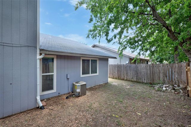 703 Country Aire DR B, Round Rock, TX 78664