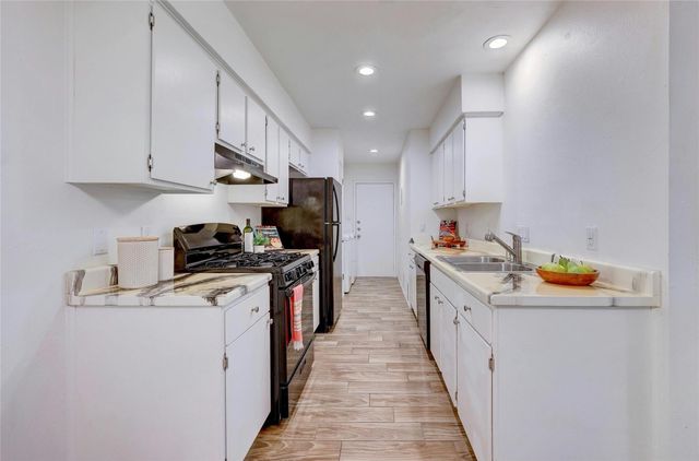 703 Country Aire DR B, Round Rock, TX 78664