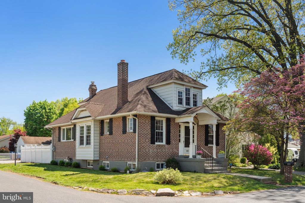 201 3RD AVE, Newtown Square, PA 19073