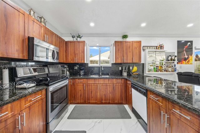 3502 W 72nd St, Hialeah, FL 33018