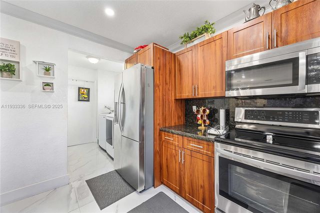 3502 W 72nd St, Hialeah, FL 33018