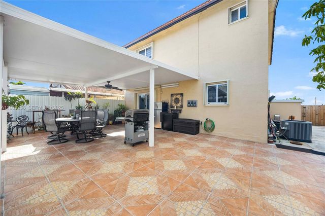 3502 W 72nd St, Hialeah, FL 33018