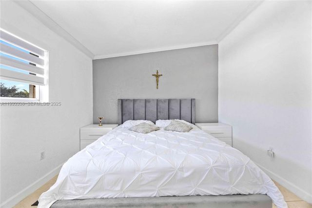 3502 W 72nd St, Hialeah, FL 33018