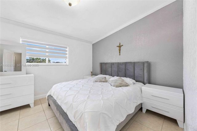 3502 W 72nd St, Hialeah, FL 33018