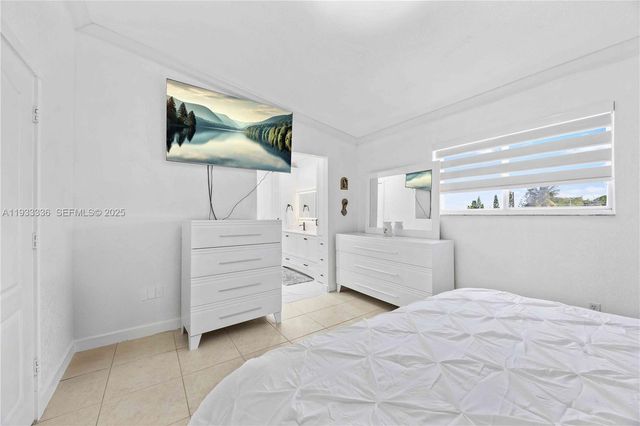 3502 W 72nd St, Hialeah, FL 33018