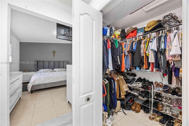 3502 W 72nd St, Hialeah, FL 33018