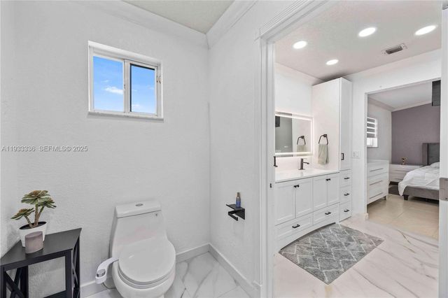 3502 W 72nd St, Hialeah, FL 33018