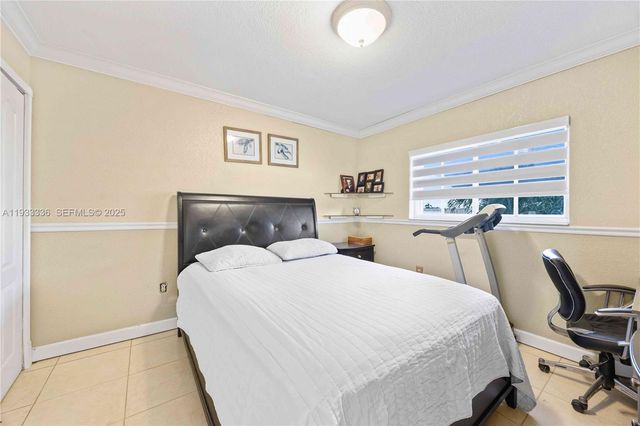 3502 W 72nd St, Hialeah, FL 33018