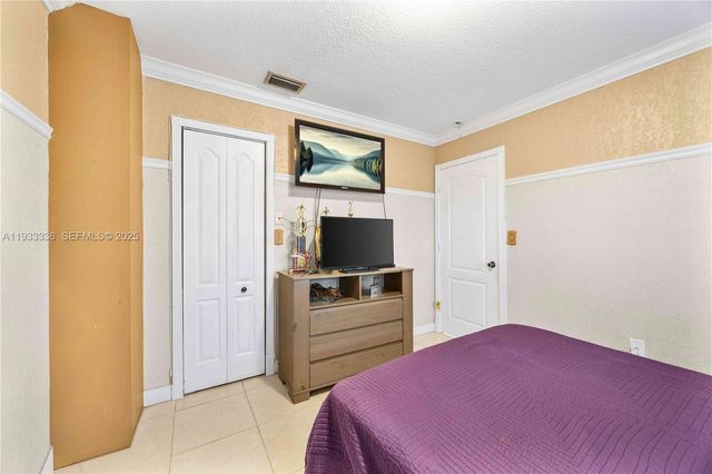 3502 W 72nd St, Hialeah, FL 33018