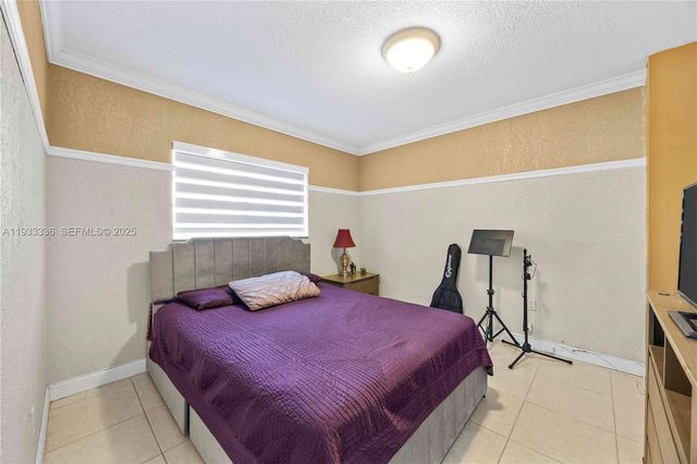 3502 W 72nd St, Hialeah, FL 33018